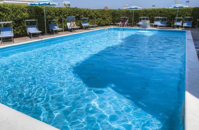 Hotel Rimini con piscina sul mare
