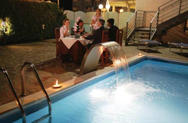 Hotel Life Piscina Rimini