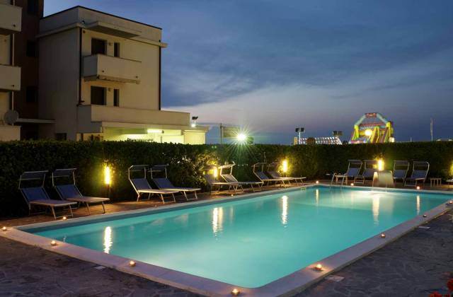 Hotel Rimini con piscina sulla spiaggia
