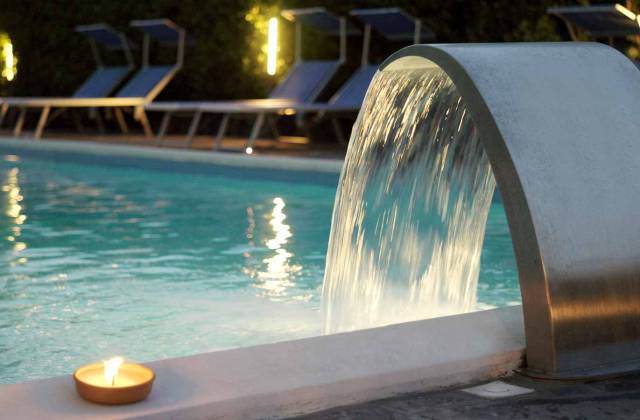 Hotel con piscina con cascata Rimini