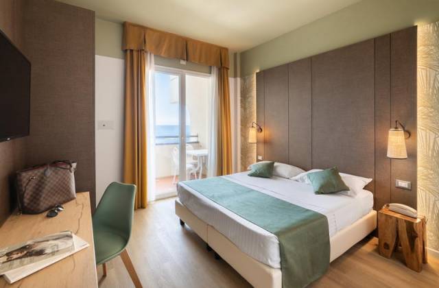 camera hotel life viserbella rimini